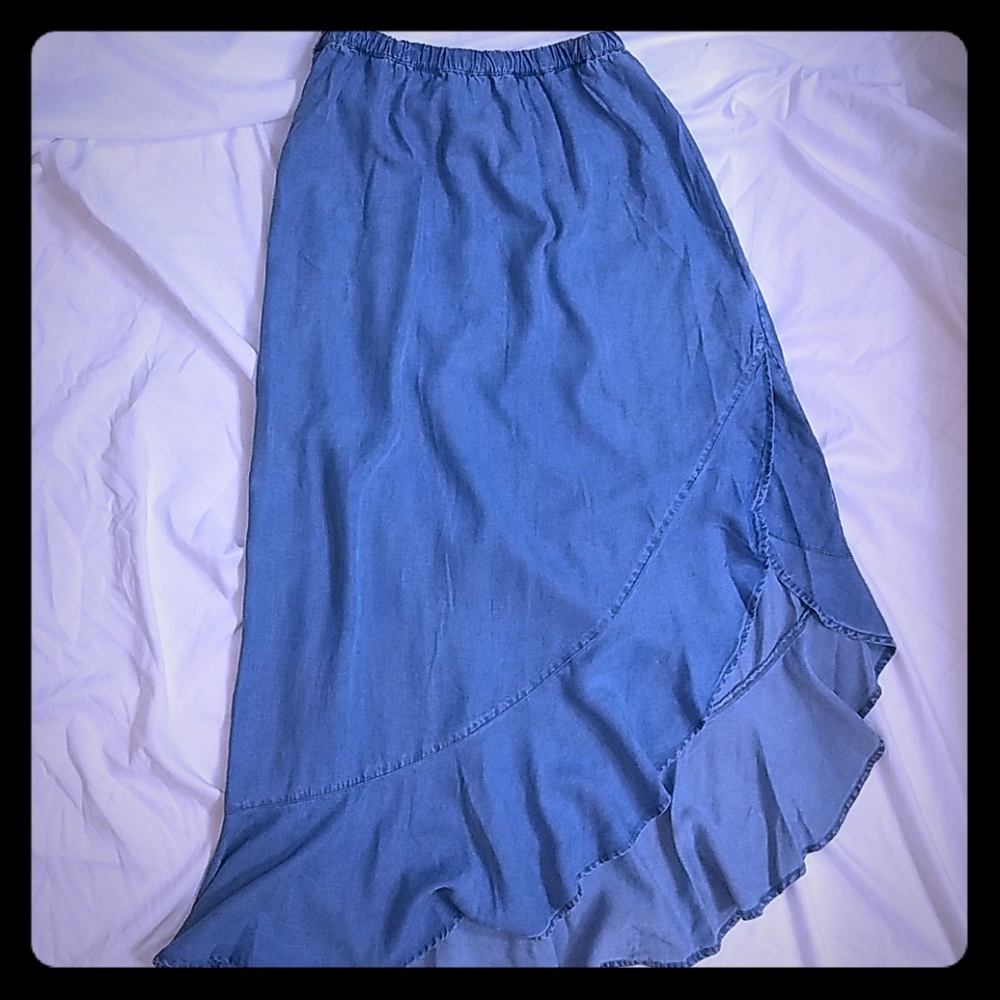 Gap chambray a line ruffle bottom skirt, side slit